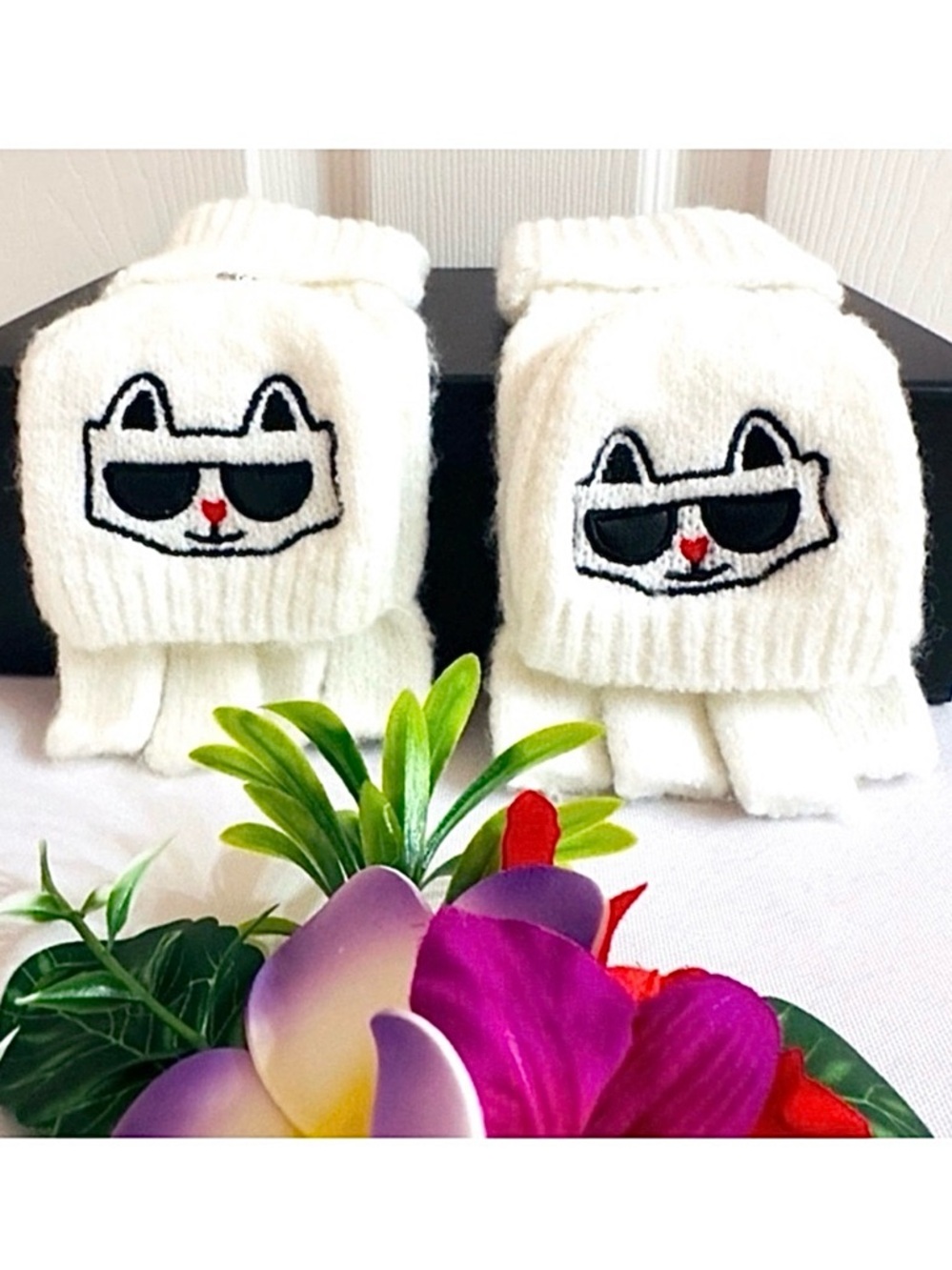 KARL LAGERFELD ~ Cozy Off-White Gloves wi/Logo Cat Design Fold Over Finger Cover